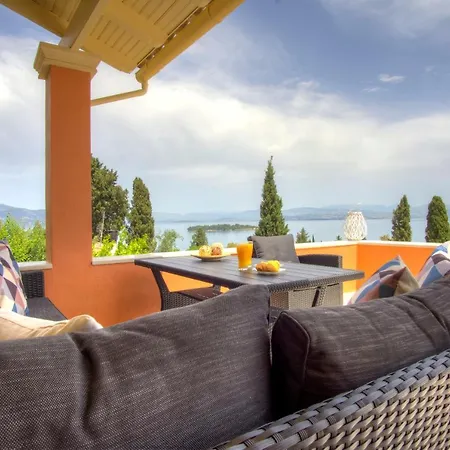 Seaview & Villa